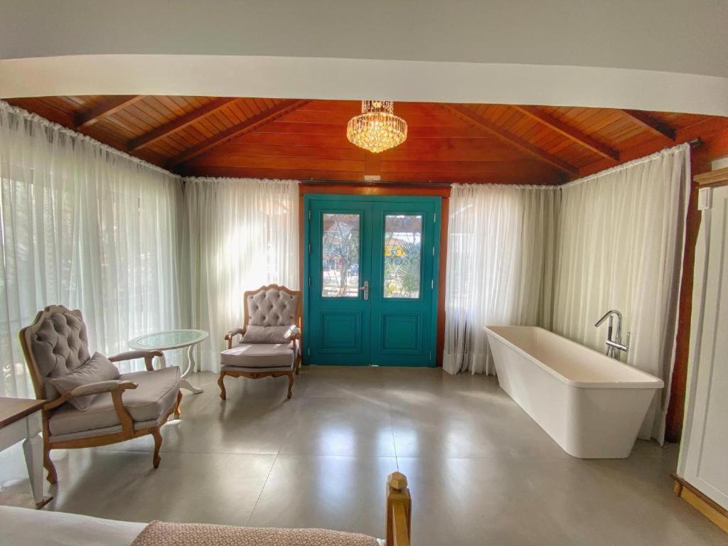 Deluxe King Suite