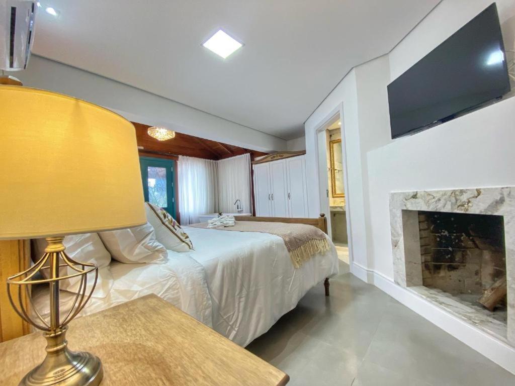 Deluxe King Suite
